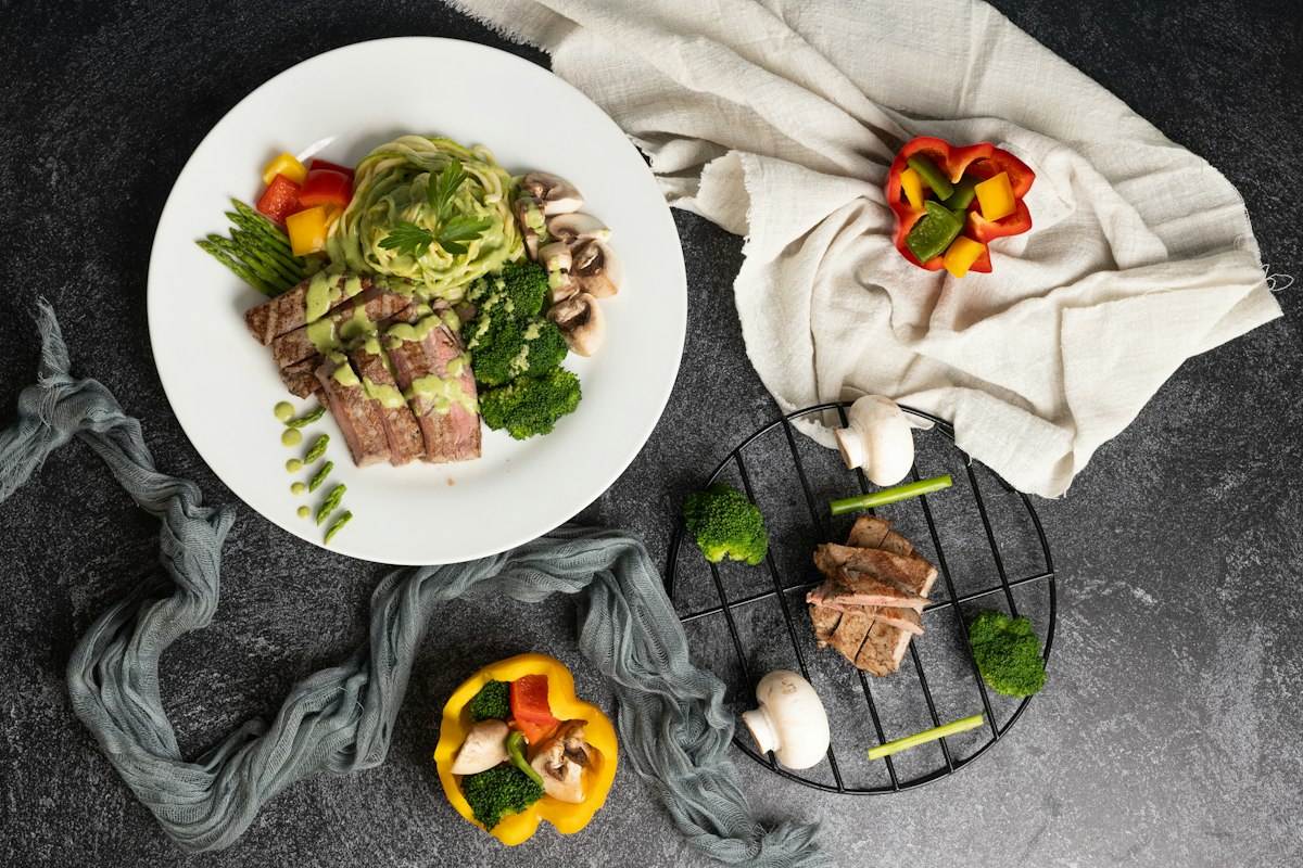 Dampfgargerät mit frischem Gemüse